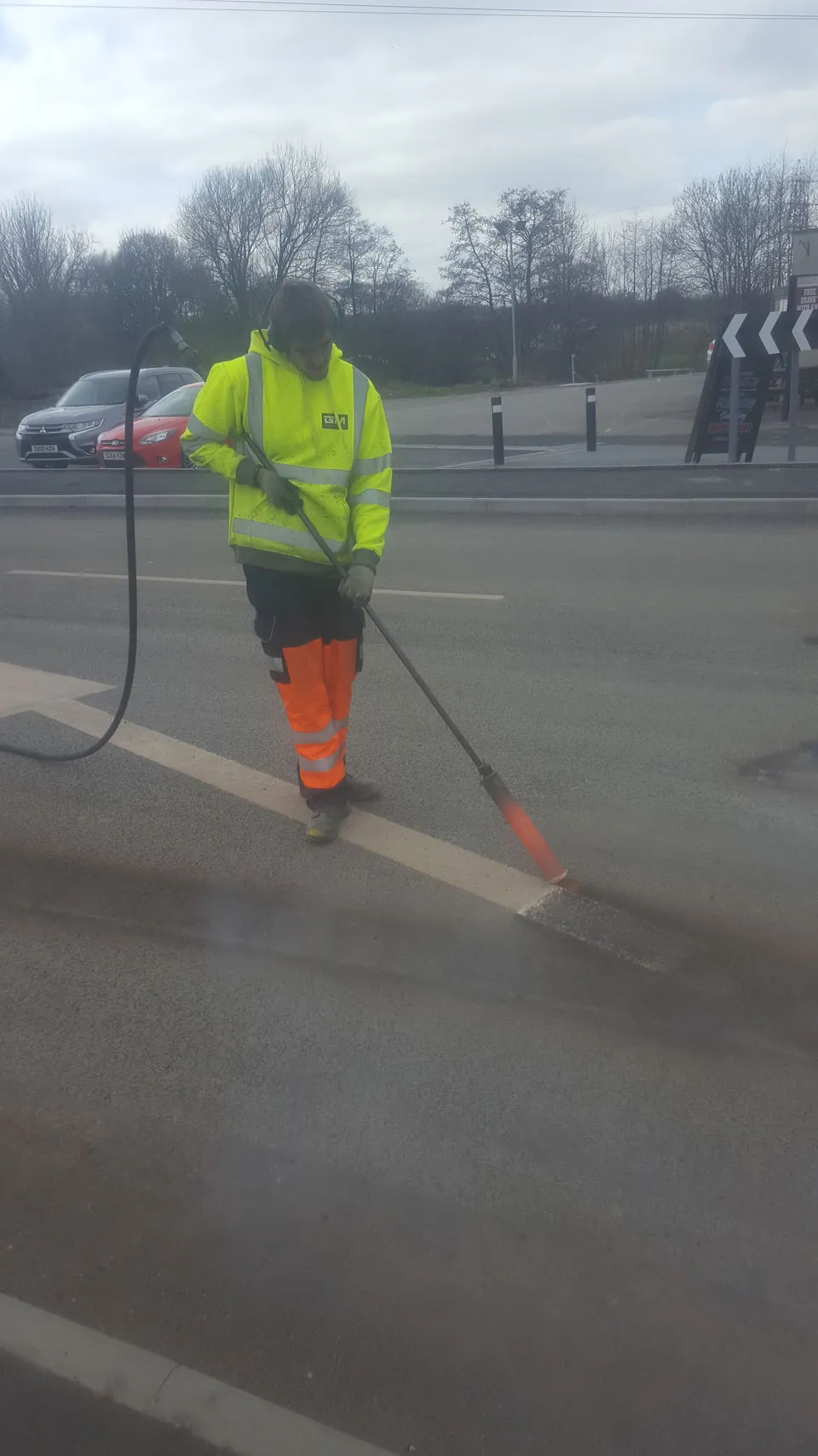 Specialist line removal with zero surface damage